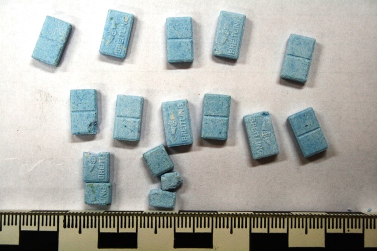 Slika MUP-ILUSTRACIJE-NOVA GALERIJA/zzGLOBAL/Droga_MDMA_plave.JPG